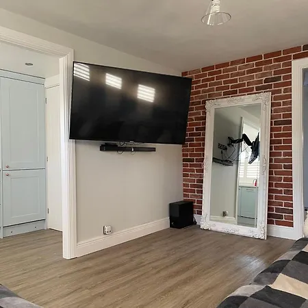 Modern Luxe Maisonette Near Station With Free Parking Billericay Exterior foto
